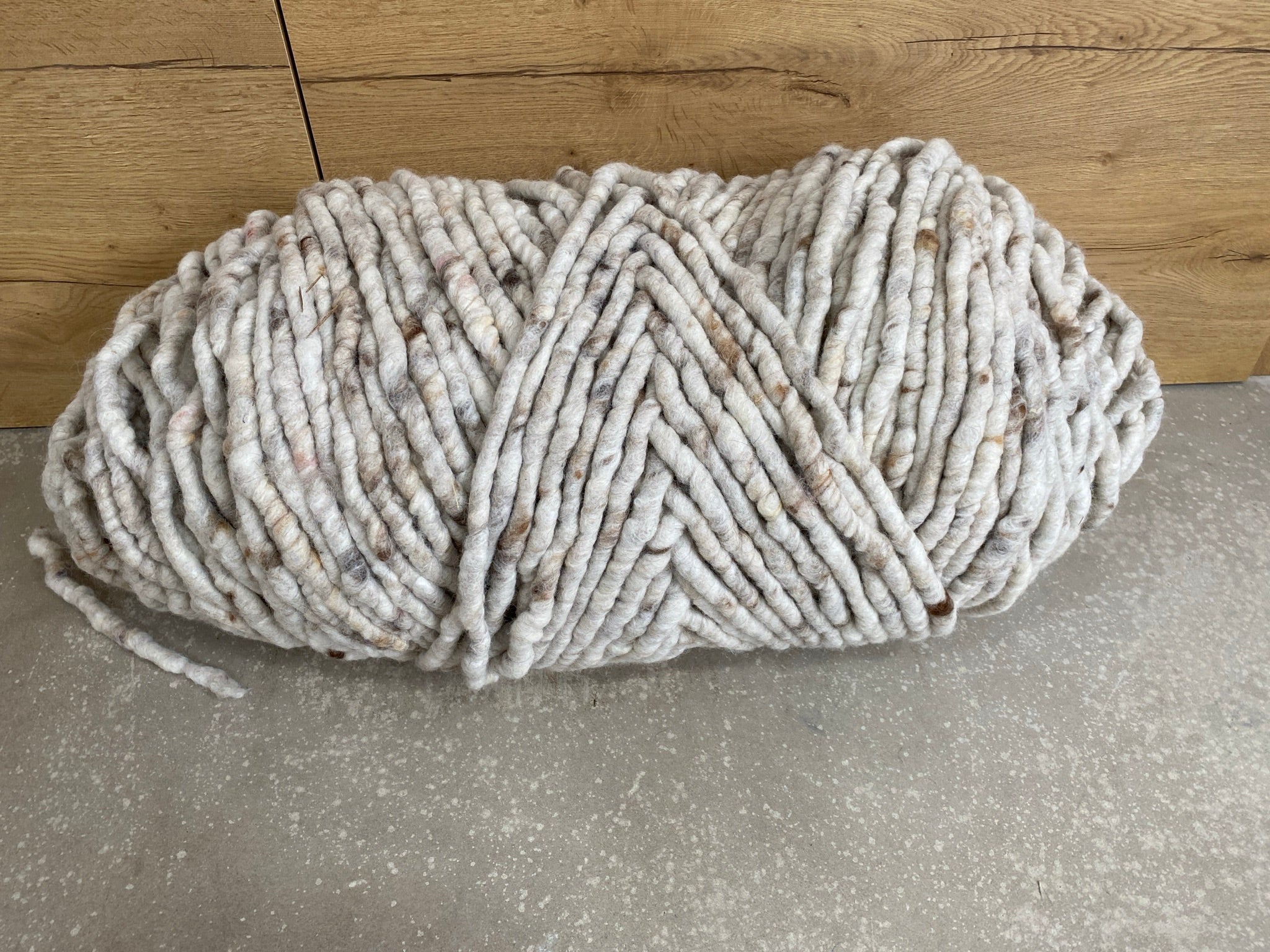 Braun meliert dick gefilzt