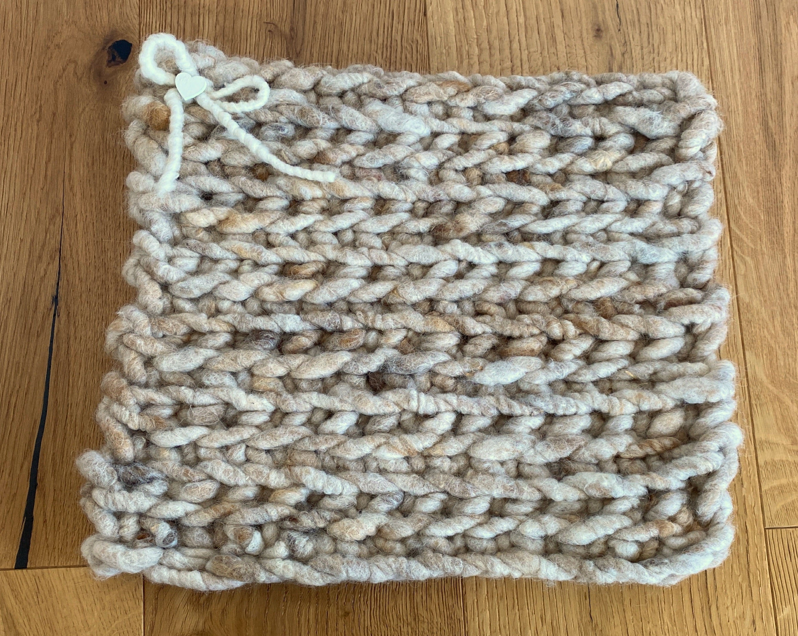 Sitzkissen gehäkelt karamellbraun