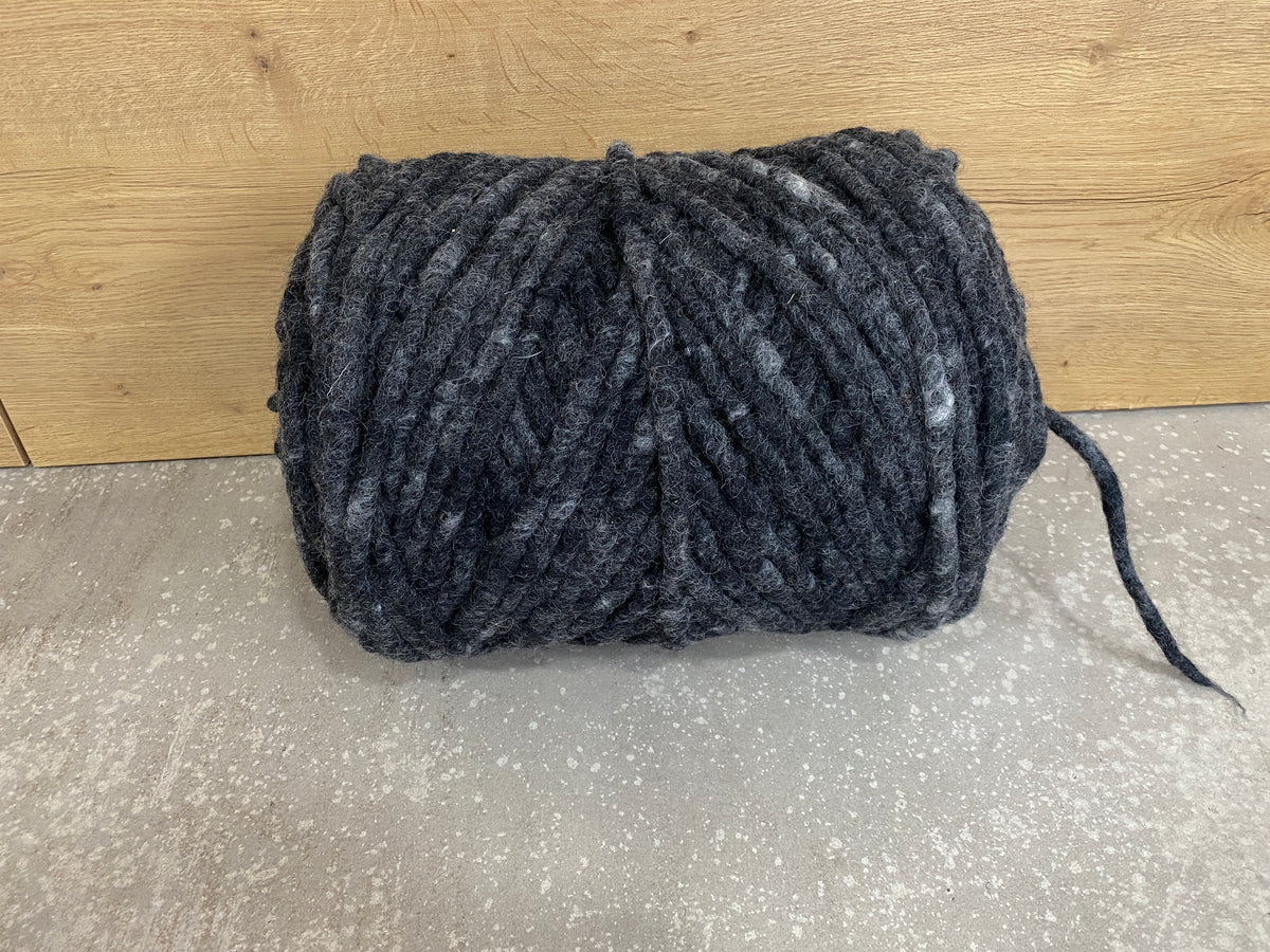 Schwarz-weiß, Mittel, gefilzt - 1 Spule 0,6 kg