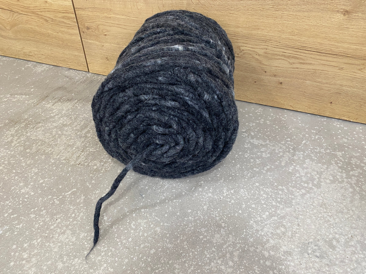 Schwarz-weiß, Mittel, gefilzt - 1 Spule 0,6 kg