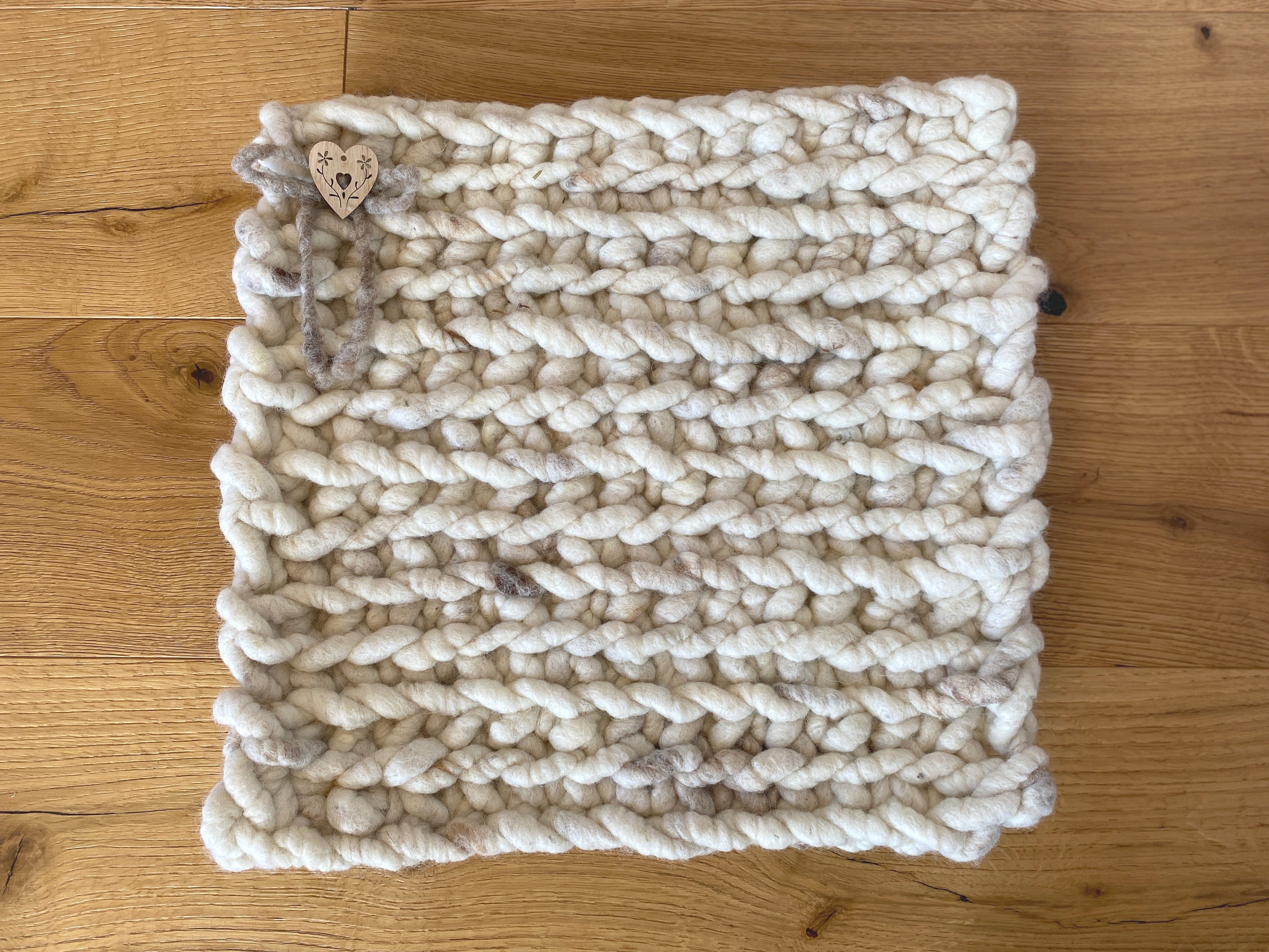 Sitzkissen gehäkelt naturweiß