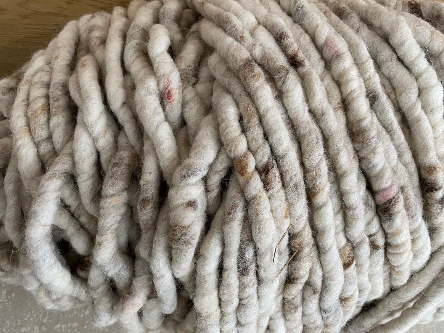 Braun meliert dick gefilzt