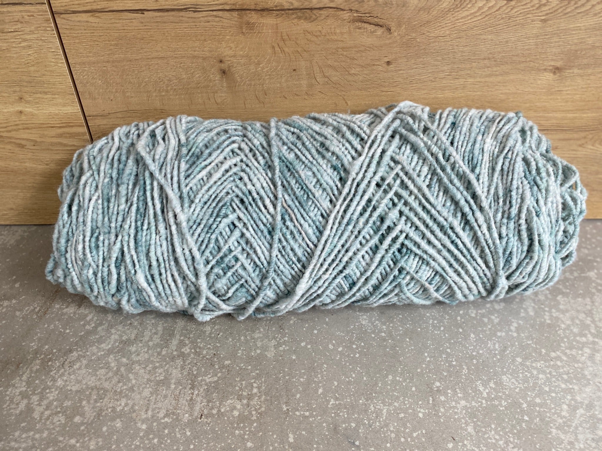 Grün-weiß meliert, extra dünn, ungefilzt 0,5 kg