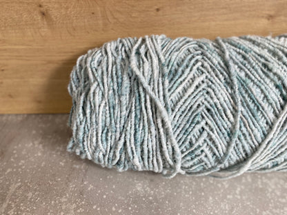 Grün-weiß meliert, extra dünn, ungefilzt 0,5 kg