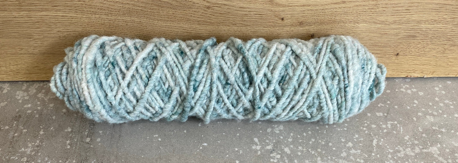 Grün-weiß meliert, extra dünn, ungefilzt 0,5 kg