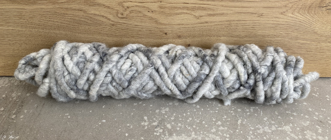 Hellgrau meliert, mittlere Stärke, ungefilzt 0,4 kg