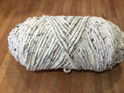 Weiß-Grau meliert, dick, ungefilzt, 11 kg