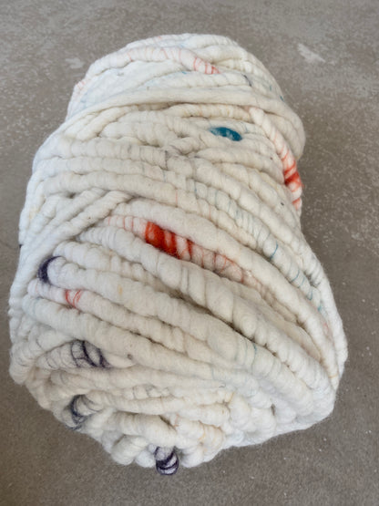 Weiß mit bunten Highlights, dick, gefilzt 3,3kg