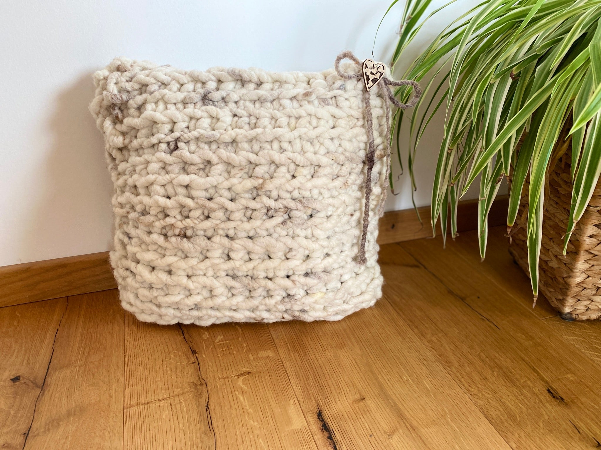 Kissen (gefüllt) gehäkelt naturweiß