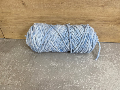 Himmelblau meliert, dünn, gefilzt