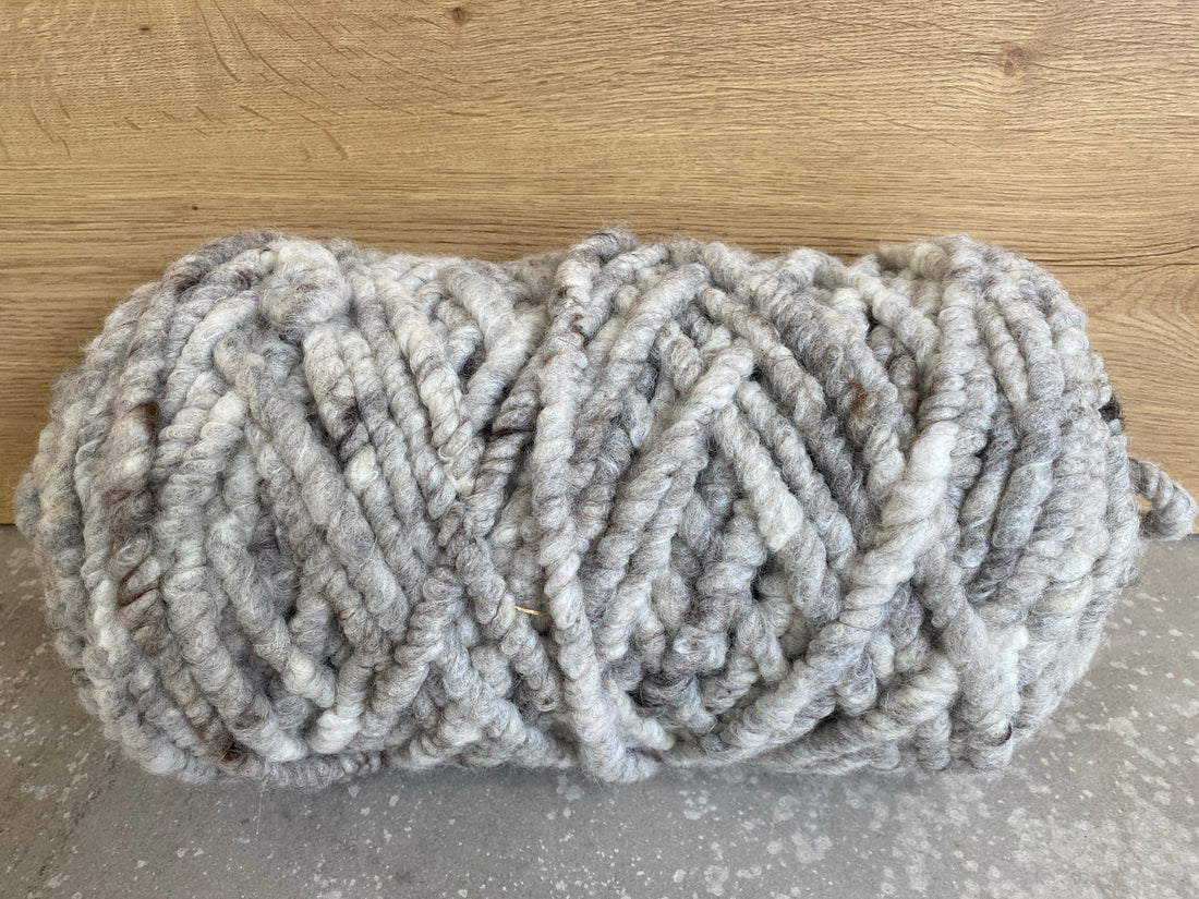 Grau-braun meliertes Garn, Mittel , ungefilzt