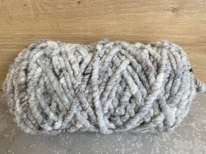 Grau-braun meliertes Garn, Mittel , ungefilzt