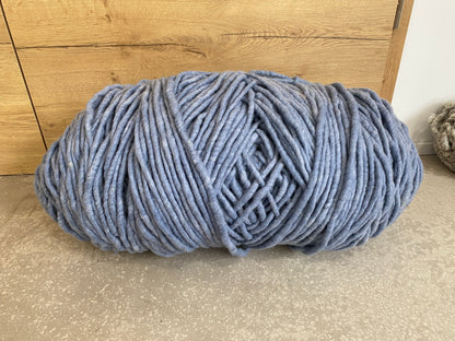 Rauchblau meliert, dünn, gefilzt   1 Spule 0,5 kg